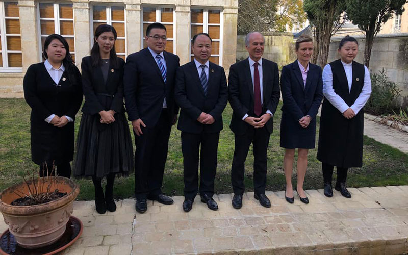 Une délégation du Jilin Animation Institute (Chine) découvre le pôle image Magelis